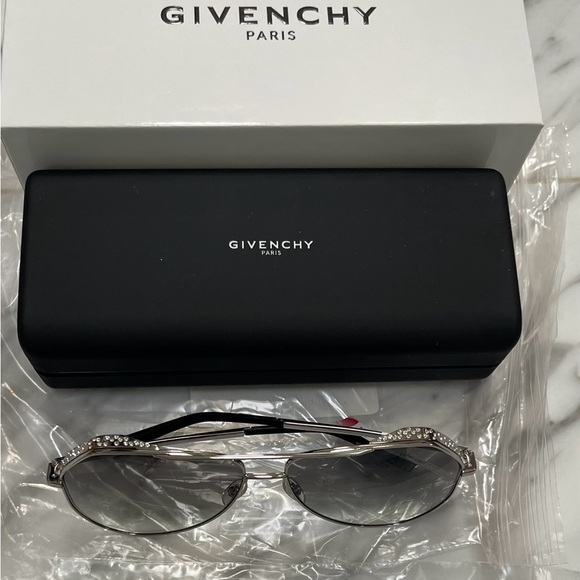 GIVENCHY SILVER  RHINESTONE PILOT AVIATOR SUNGLASSES - Picture 5 of 16